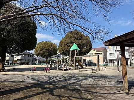 【原良第一公園】鹿児島市原良1丁目にある公園です。広場、遊具、トイレあり 180m