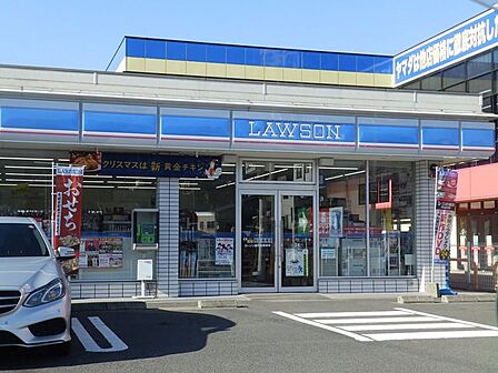 【ローソン 鹿児島原良店】飲食品、日用品を取扱うコンビニエンスストアー 240m
