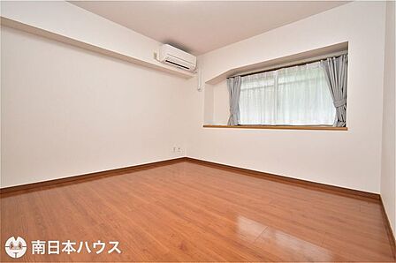 【洋室】令和8年7月にクロスや床の張替えをしてあります！室内程度良好で即入居も可能です♪