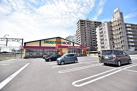 ドラックストアモリ鹿児島駅前店 【ドラッグストアモリ鹿児島駅前】鹿児島市浜町にあるドラッグストアです。駐車場53台あり医薬品、化粧品、雑貨、食品、酒 1860m
