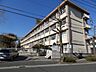 周辺：【鹿児島市立西田小学校】は、薬師2丁目に位置する1875年創立の小学校です。令和3年度の生徒数は591人で、25クラスあります。校訓は「強く　正しく　美(うるわ)しく」です。 620m