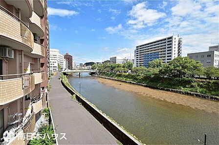 【眺望】甲突川沿いのマンションです!前面に建物が無く開放的な眺めを楽しめます♪