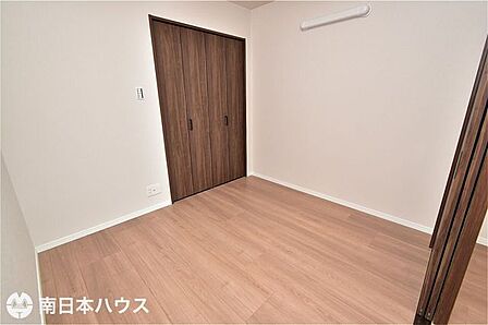 【洋室】4.5帖の洋室です!リビングに接したお部屋です!