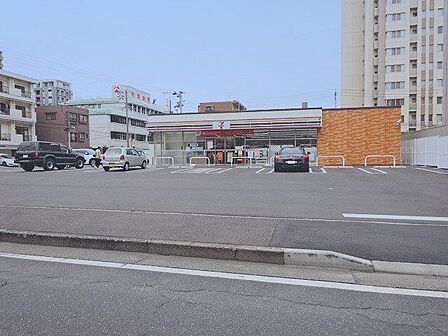 【セブンイレブン鹿児島みずほ店】鹿児島市上荒田町にあるコンビニです設備・サービス ATM、お酒、たばこ、揚げ物惣菜、セブンカフェ、セブンミール、マルチコピー機、セブンスポット 130m