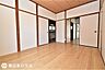 洋室：【洋室】1階洋室です！玄関横のお部屋で南向きの窓から明るい日が差します♪