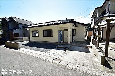 外観：東向き道路【敷地面積266.41m2(80.58坪)】駐車3台！即日ご内覧可能です♪