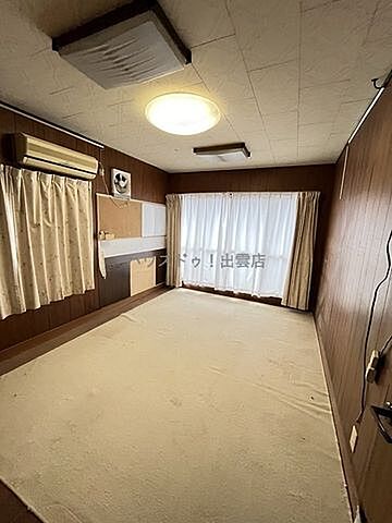 室内 出雲市大津町