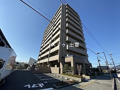 外観:駅にも徒歩9分!大きい病院も近くにあります。南向きベランダで日当たりもよく、セキュリティもしっかりしているので安心ですね。 外観:駅にも徒歩9分!大きい病院も近くにあります。南向きベランダで日当たりもよく、セキュリティもしっかりしているので安心ですね。