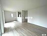 リビング/ダイニング：施工例※本物件画像は取引する建物とは、外壁・屋根・開口部・内装等の形状が異なります。