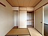 室内：和室には収納と床の間があります。