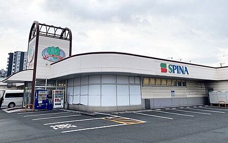 スピナ枝光店 76m