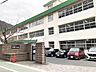 周辺：【足原小学校】足立山が近いこともあり、自然が豊かな小学校です。自然に触れあいながらの勉強ができる小学校です♪ 705m