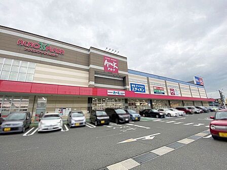 【アルク到津店】スーパー・家電・ダイソー・銀行等揃っています。敷地内にMKレストラン・くら寿司・天福・浜勝・ケンタッキー・ミスタードーナツの飲食店もあります♪ 612m