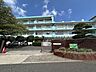 周辺：【菊陵中学校】 学校の北側には山陽新幹線が走っていて、運動グランドから見えることができます。街の中にある中学校ですが、グランドも広い中学校です♪ 1360m