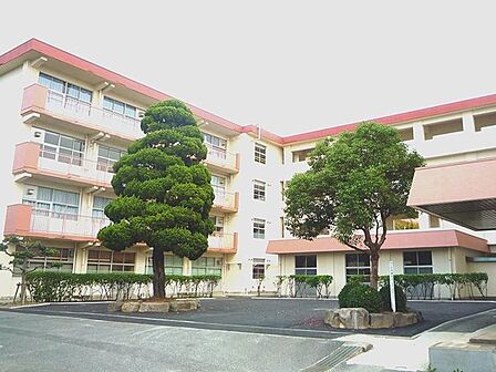 【企救中学校】 企救中学校 637m
