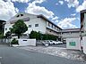 周辺：二島中学校 688m