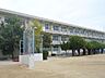 周辺：【曽根小学校】近隣には曽根中学校・曽根ひかり幼稚園・ひかり保育園があり子育て環境に嬉しい立地です♪ 375m