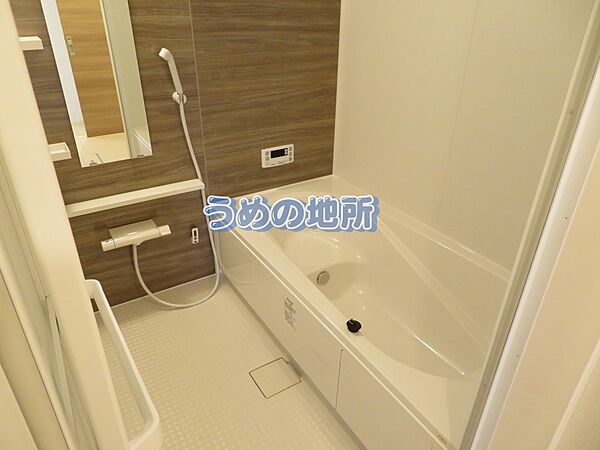 画像6:ロゴ圧縮済浴室