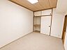 和室：※和室ですが現在絨毯が敷いてあります。