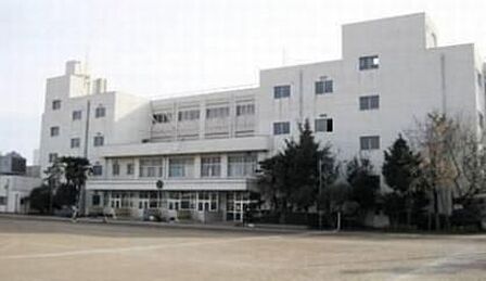 大和市立引地台中学校 徒歩9分。 680m
