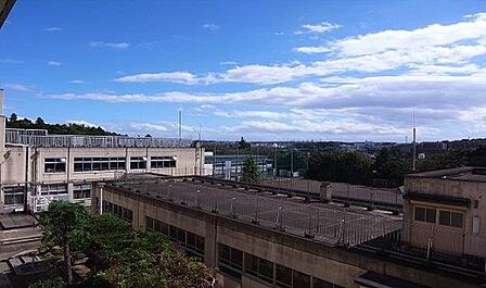 横浜市立岡津中学校 徒歩13分。 970m
