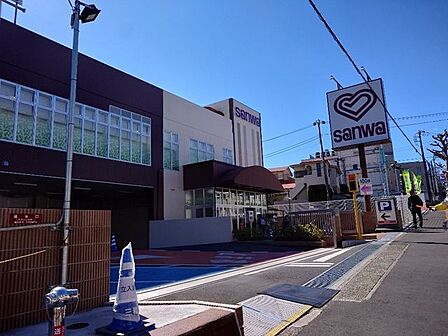 スーパー三和 藤沢橋店 徒歩3分。 240m