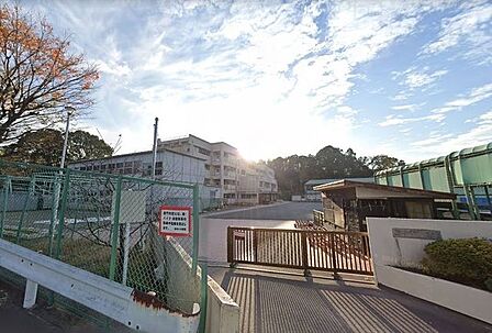 横浜市立今井小学校 徒歩14分。 1100m