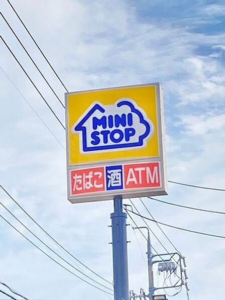 ミニストップ瀬戸陶原町店 710m