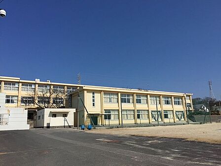 瀬戸市立水無瀬中学校 540m