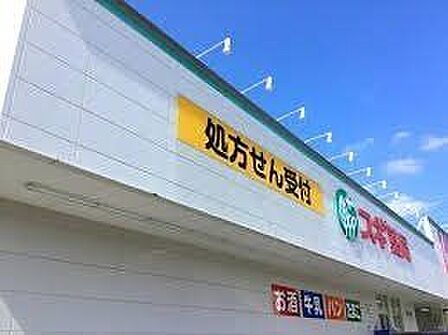 スギ薬局瀬戸西山店・449号店医薬品や日用品、食品などが揃い、処方箋も受け付ける調剤薬局併設のドラッグストアです。お買い物と健康サポートが1カ所で完結し、周辺住民の便利で健やかな暮らしを足元から支…
