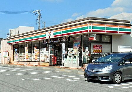セブンイレブン半田向山町店　徒歩約11分　約908ｍ
