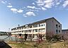周辺：翼小学校まで　516m　徒歩約7分●前期後期の二学期制の学校。平成14年設立。教育目標として、心豊かで進んで行動できる子どもを育てます。校内で調理された給食を食べられます。