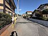 外観：前面道路含む現地写真