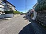 外観：前面道路含む現地写真