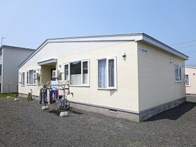 ハピネス三輪　4号棟 1 ｜ 北海道北見市中央三輪４丁目494番地38（賃貸タウンハウス2LDK・--・55.00㎡） その1