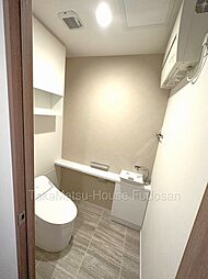 広々としたゆとりのあるトイレスペース※新築時の写真となります
