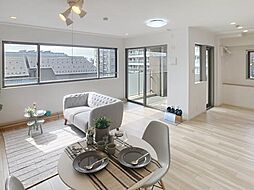 泉ヶ丘ガーデンヒルズ JIOUZEN 202 2LDKのリビング/ダイニング