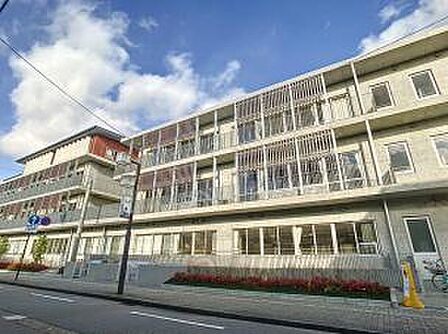 小学校 金沢市立 中央小学校 555m