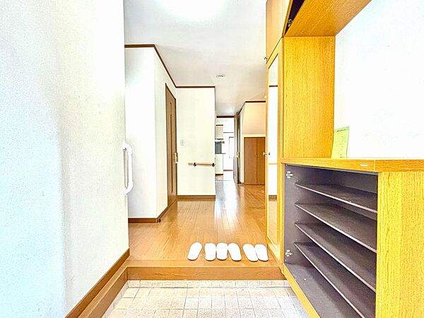 玄関を拡大表示