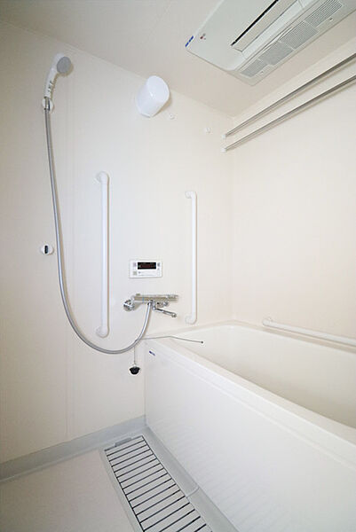 画像4:便利な自動お湯張り機能付きのお風呂、浴室換気乾燥機付きです