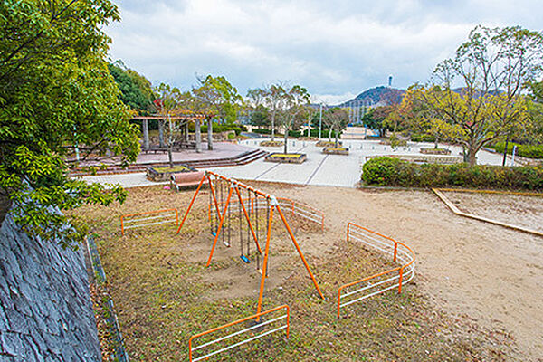 画像13:「君影台公園」の遊具広場。砂場や滑り台などもある