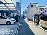 外観：ゆとりある前道でお車の出し入れもらくらく！