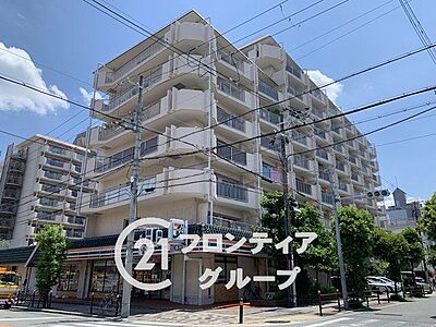 外観：1階がコンビニのマンションは、日常の買い物が便利で、生活の利便性が高い魅力的な住環境です！