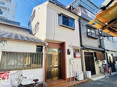 外観:自然素材を活かした外観は、温かみのある雰囲気を演出します。自然との調和を感じる住まいです。 外観:自然素材を活かした外観は、温かみのある雰囲気を演出します。自然との調和を感じる住まいです。