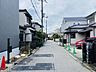 その他：幅広い道路が確保されており、車の出入りがスムーズに行えます。周辺環境も整備されており、快適な生活をサポートします。