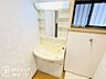 洗面：ナチュラルな雰囲気の室内は、どんな家具とも相性が良く、自分らしいお部屋づくりをお楽しみいただける空間となっています。