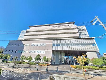 関西医科大学総合医療センター 徒歩14分。滝井駅から徒歩約2分。合計477床の総合病院。診療科は約30以上、専門医による高度な医療を提供しており、多くの患者さんに信頼されています。また、医療従事者の…