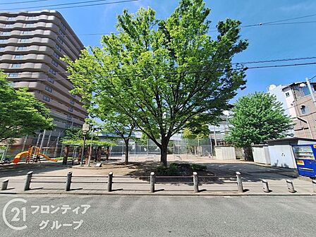 友渕公園 徒歩9分。 680m