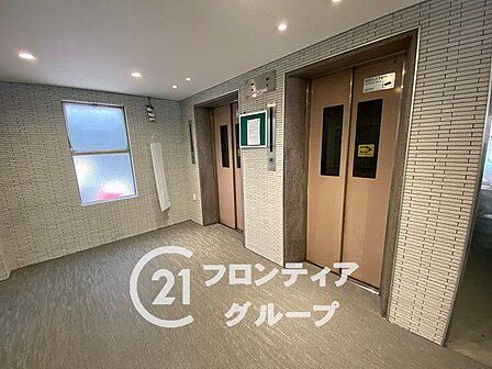 エレベーターホールは、家に帰ってきた安心感を与えてくれますね!細やかな清掃とメンテナンスによって保たれた美しさが、毎日の暮らしを豊かに彩ってくれますね!