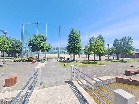 南郷公園 徒歩8分。 620m